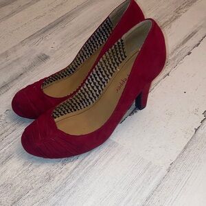 Women’s Vegan Leather Size 8M Pink & Pepper Red Suede Heels